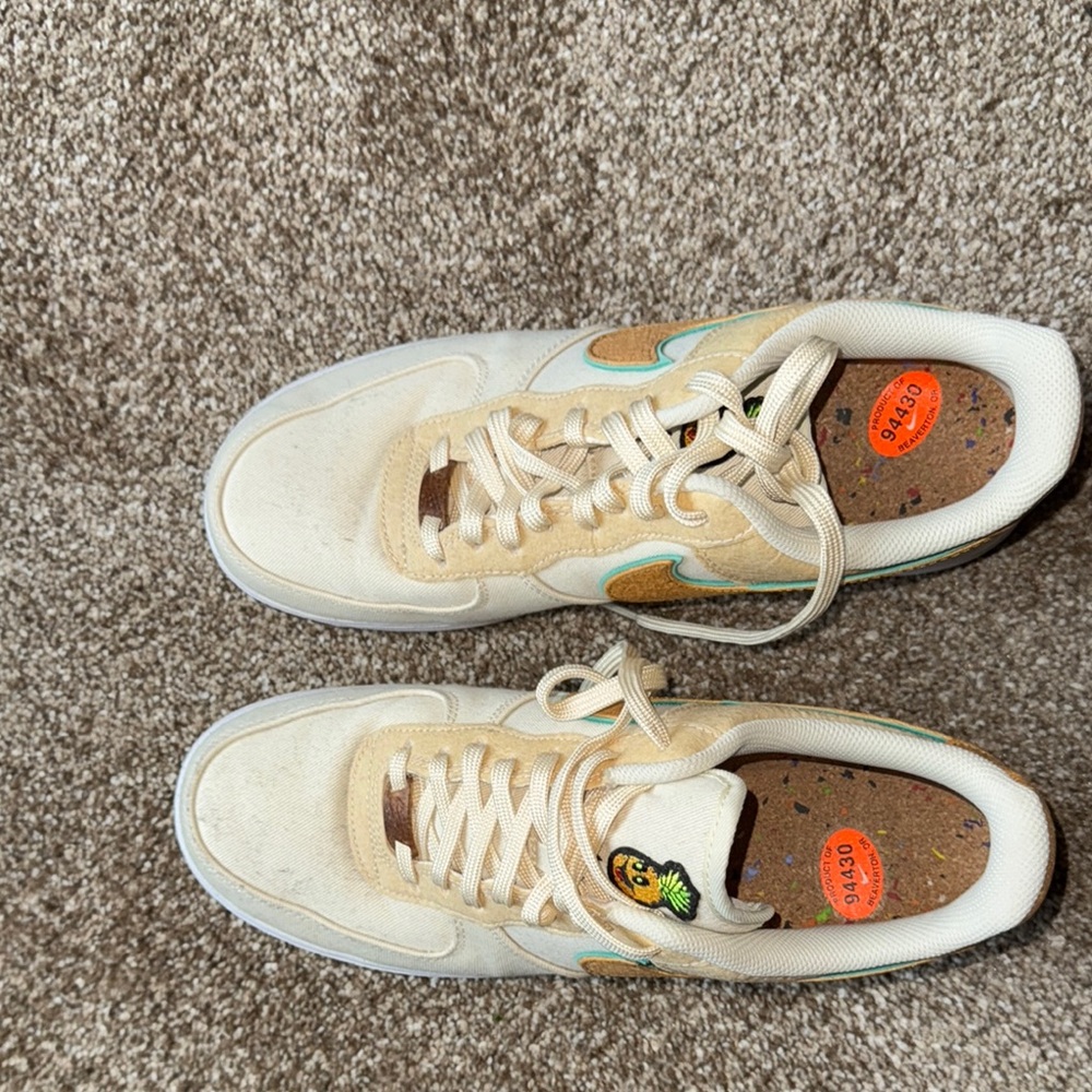 Nike Cream and Tan Sneakers with Retro Design - Picture 4 of 4